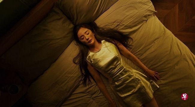 杨幂在《完美女孩》单元扮演机器人。（互联网）