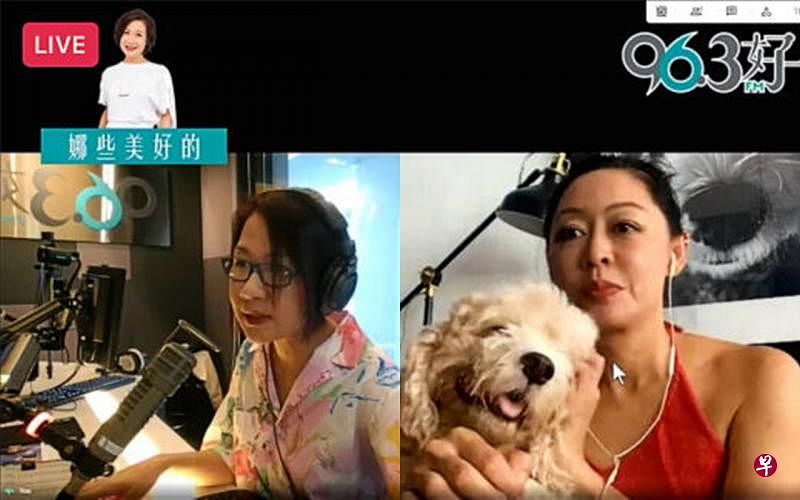 薛素珊（右）今早抱着爱犬入镜。左为电台96.3好FM主持人林安娜。（面簿截图）