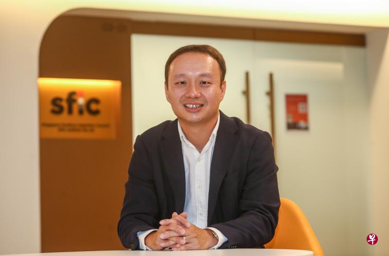 新加坡家具工业理事会会长潘文发说，科技发展造成消费习惯改变，家具业转型已是刻不容缓。（陈斌勤摄）