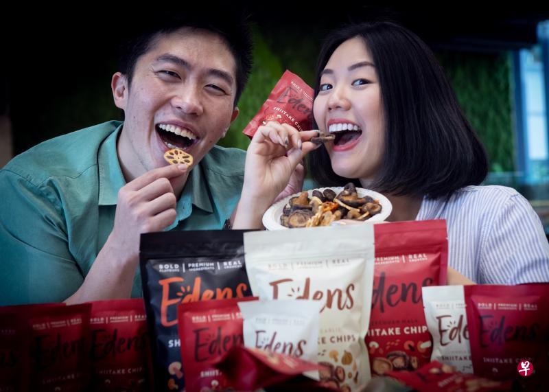 新大毕业生张嘉娜（右）和曾庆桓创办Edens健康食品品牌。（陈来福摄）