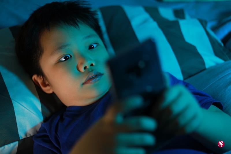 色情资讯无孔不入，男生很容易坠入性的陷阱中。（图/iStock）