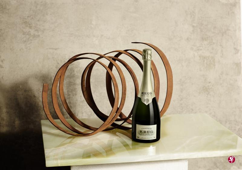 库克的Clos du Mesnil 2006年份香槟，展现那一年份、单一葡萄夏多内及单一葡萄园区的纯粹风格。