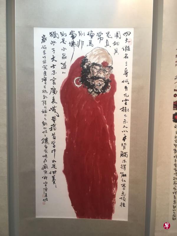 陈建坡《达摩》人物像真迹（左）与仿作的用色、书法与印章皆不同。（受访者提供）