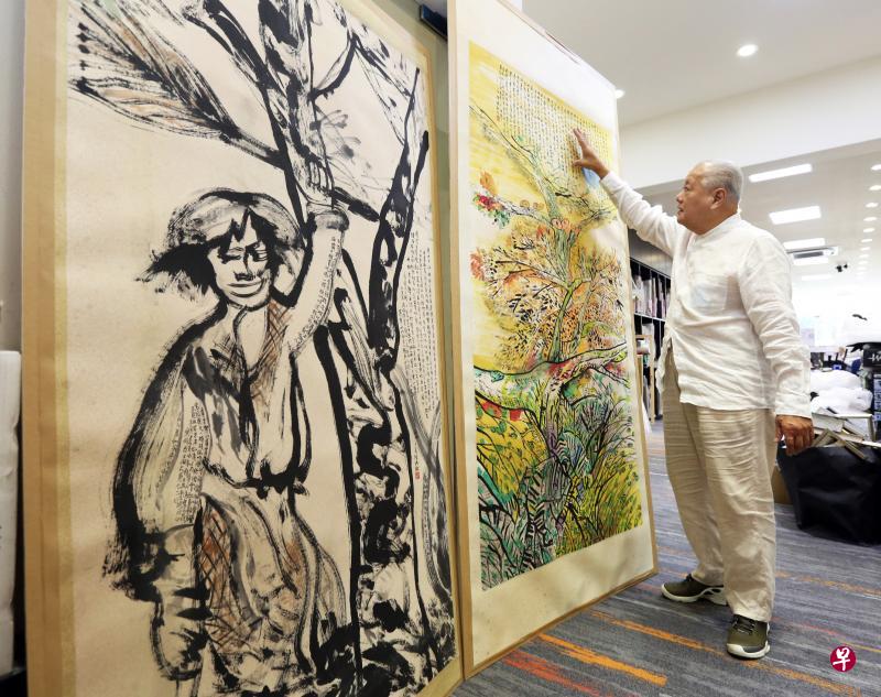 本地藏家郭嘉宝今年初花了5万多元买下陈瑞献两幅彩墨伪画《寒山子到国清寺》（左）和《拟态图》。（庄耿闻摄）