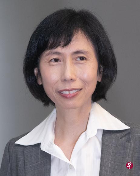 梁双双医生：在确诊肺癌的患者中，有越来越多非吸烟者，尤其是女性。