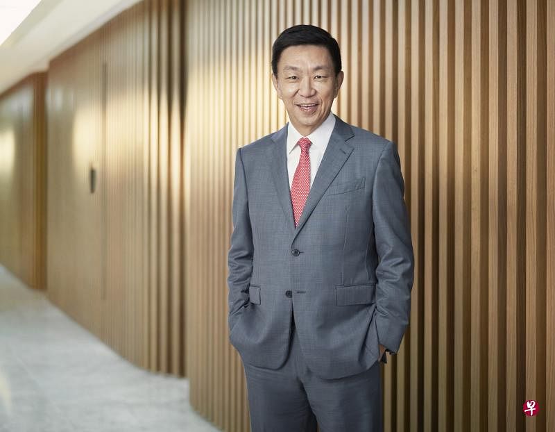 卢振华上财年的薪酬减少28％，从前年的718万元减至去年的517万元。（吉宝年报）
