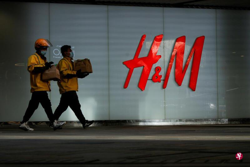 H&amp;M被举报官网有“问题地图”，被上海市两部门联合约谈。图为北京一家H&amp;M门店。（路透社档案照）