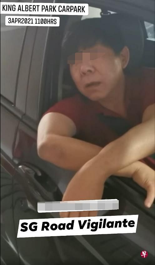 男司机不肯把汽车从停车场入口移走，与其他人起了纠纷。（取自互联网）  