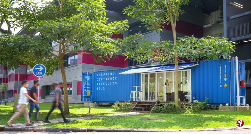 集装箱酒店的不寻常，与周围环境的人文色彩息息相关。（何家俊摄）