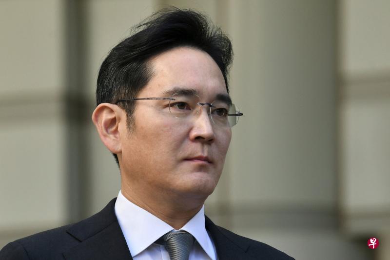 韩国高等法院1月18日对三星电子副会长李在镕行贿案进行重审宣判，判处李在镕有期徒刑两年零六个月，李在镕当庭被捕。（法新社） 