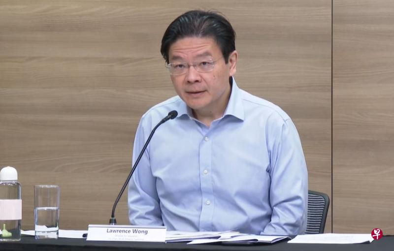 黄循财今天下午在记者会上表示，政府将在两个星期后检讨现有措施，若本地疫情未有好转，会进一步收紧防疫措施。（视频截图） 