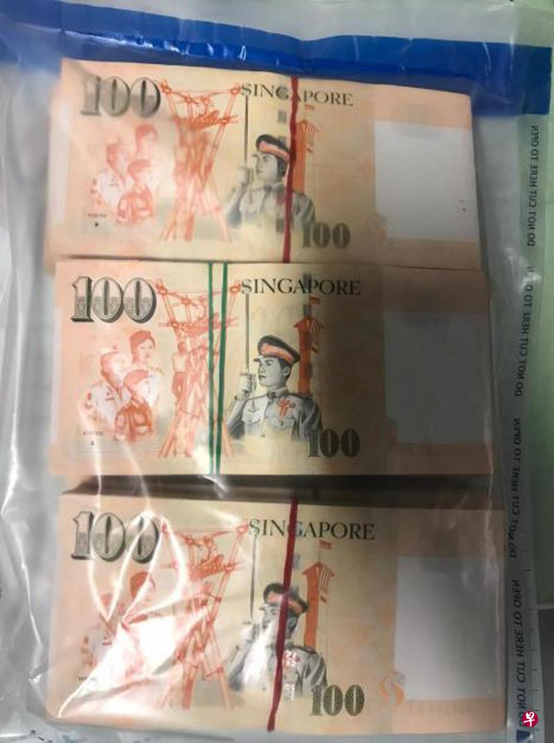 警方破案后起获了8万元现金。（警方提供） 