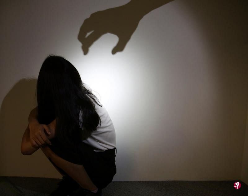 被告假扮警察强奸和性侵女大生罪名成立。（档案示范照） 