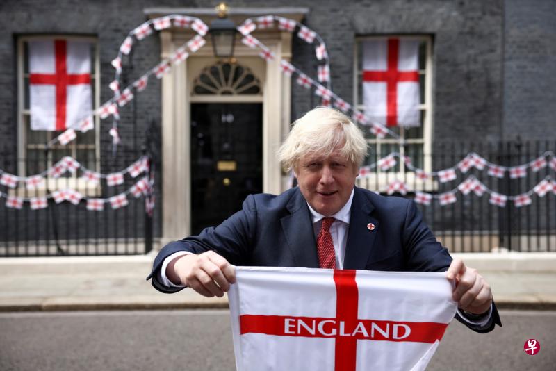 英国首相约翰逊对英格兰队在欧锦赛输球后遭受的种族主义侮辱表示谴责。（路透社）

 