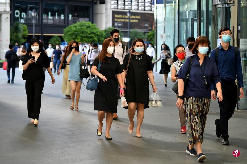 在过去一年，人民行动党妇女团和青年团举办四次对话会并通过问卷调查，向超过1500人了解女性在学校、职场和家中所面临的挑战。（海峡时报档案照） 