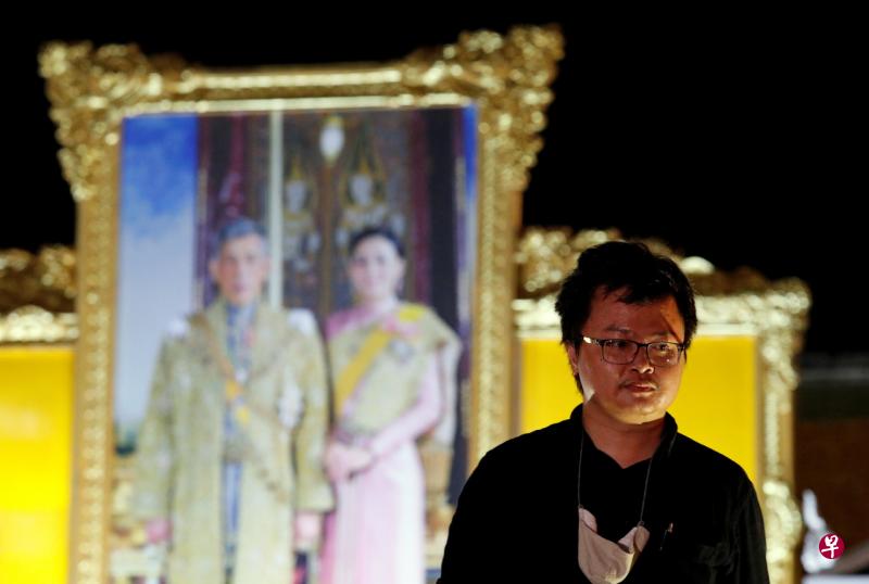 被控诽谤君主罪的泰国人权律师阿农表示不后悔，并誓言反政府运动绝不会被击垮。图为去年8月阿农在曼谷一场反政府活动现场。（路透社） 