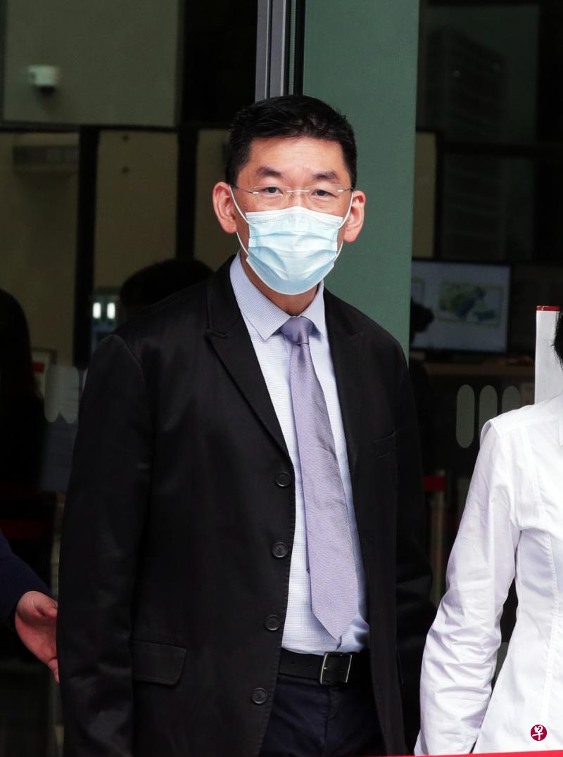 伊丽莎白医院麻醉疼痛专科顾问医生杨绍南终于沉冤得雪，昨日被判无罪，当庭释放。（海峡时报） 