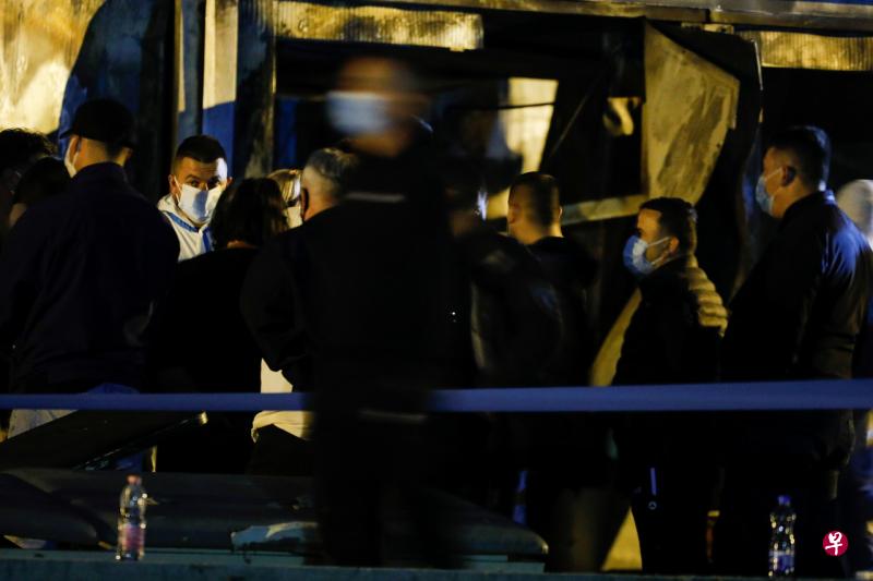 北马其顿泰托沃镇一家冠病临时医院发生火灾，至少有10人死亡。（路透社）

 
