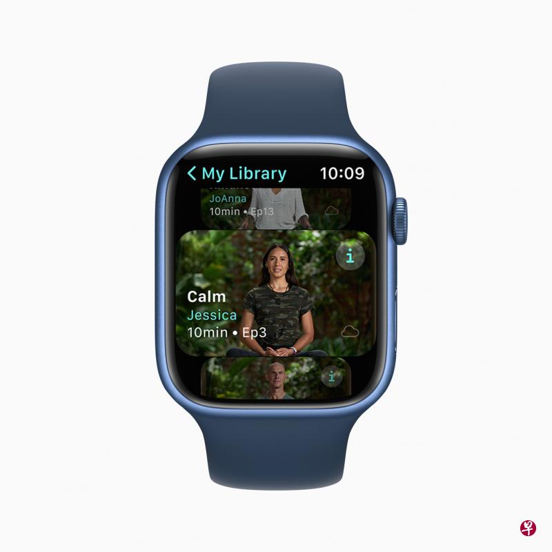 苹果智能手表Apple Watch Series 7屏幕更大，边框也更窄。（苹果提供） 