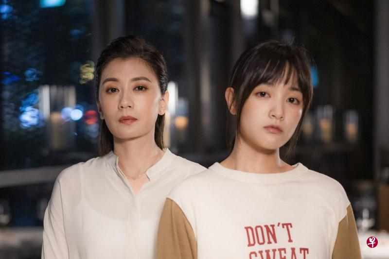 《瀑布》的贾静雯（左）与王净入围最佳女主角奖。（互联网） 