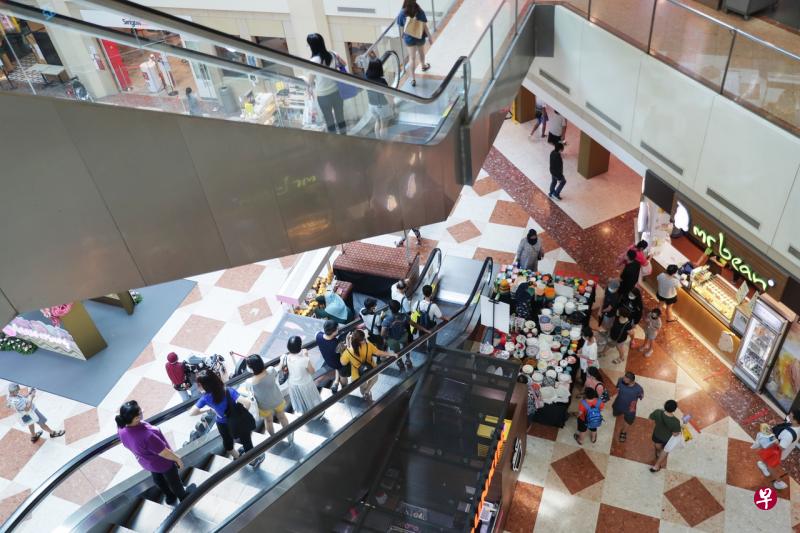 国泰戏院昨晚在面簿贴文，因威城广场（West Mall）店有部分员工检测呈阳性，因此将关闭该门店至10月27日。（海峡时报档案照） 