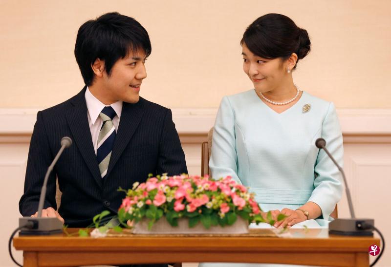 2017年9月3日，真子公主和小室圭宣布订婚并一起见媒体。（法新社） 