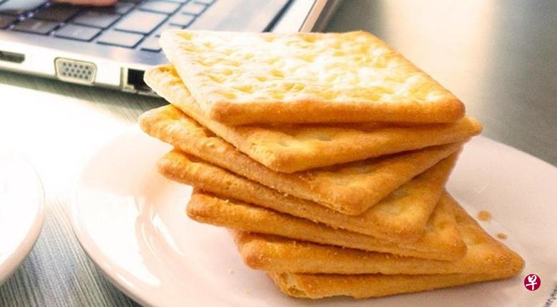 数款马国饼干被指有致癌物，合成食品工业随后发文告说涉事的苏打饼按照当地的食品标准制作，适于食用。（取自网络） 