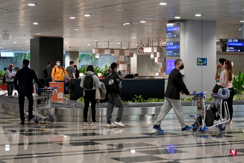 五个国家加入疫苗接种者旅游走廊后，每天可入境的VTL旅客将从6000名增至1万名。（海峡时报档案照） 