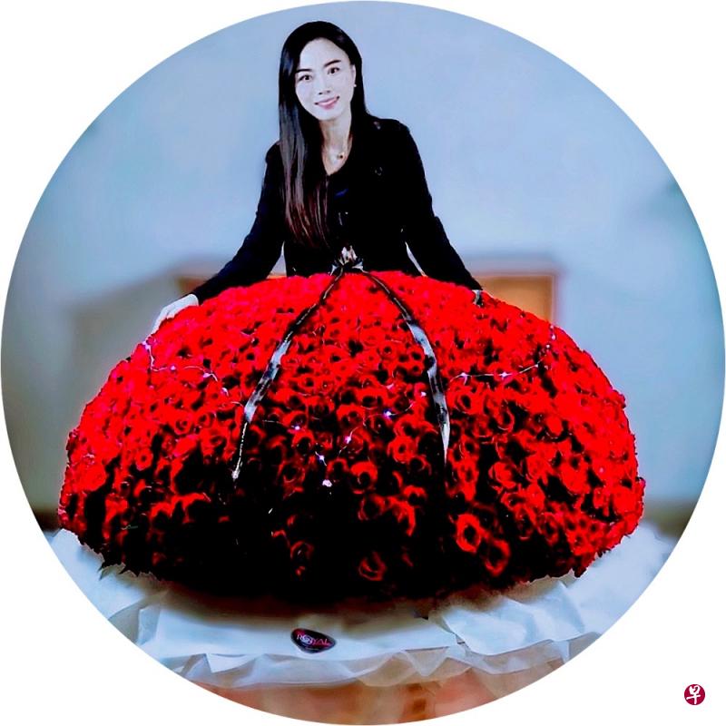 第一单的999朵玫瑰是尤妮开业以来接过最具挑战性的一单生意，也是建立信誉口碑的开始。 
