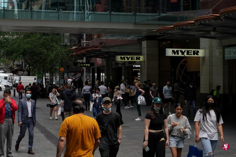 新南威尔士州和维多利亚州宣布，已完整接种冠病疫苗的旅客入境新州和维州后，都必须自我隔离至少72小时。（路透社）
 