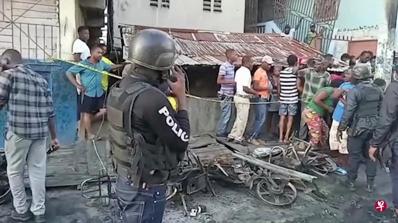 海地城市海地角一辆煤气罐车发生爆炸，至少有50人死亡。（路透社） 