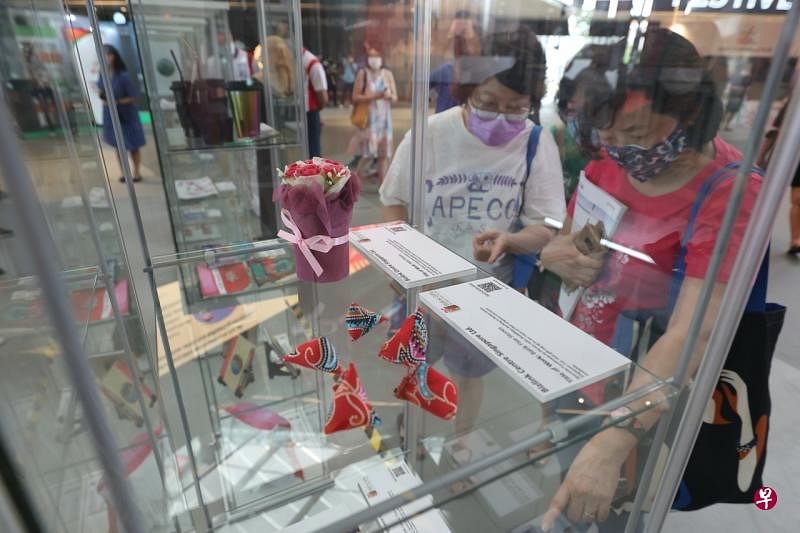 举办市集售卖居家餐饮和手工业者的产品、为居民提供职业配对服务，东北社区发展理事会推出为期四年的社区关怀计划，协助居民应对就业和生活费上涨等问题。（梁麒麟摄） 