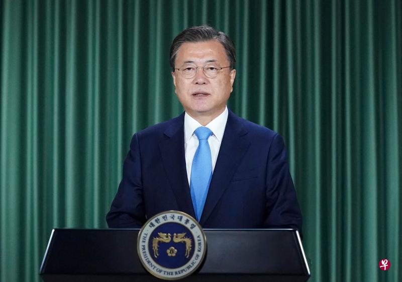 韩国总统文在寅说，他综合考虑了朴槿惠在服刑的近五年里健康状况恶化等因素后，决定予以赦免，冀望反对舆论宽宏大量，予以谅解。（法新社） 