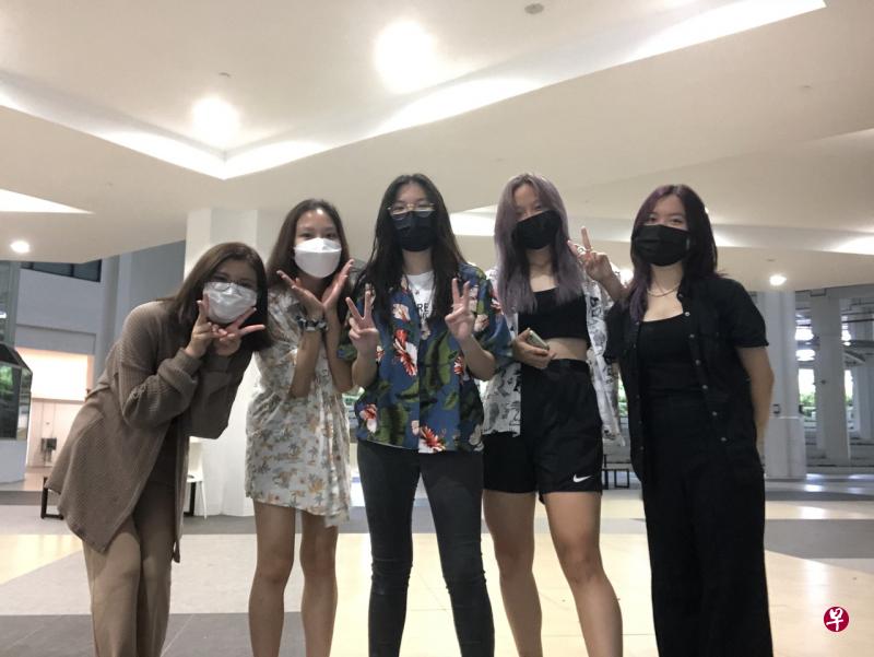 Canvas Yogurt接班人（左起）蔡家宁、蔡可兒、黄雯霞、蔡汶橞和李紫齐。（受访者提供） 