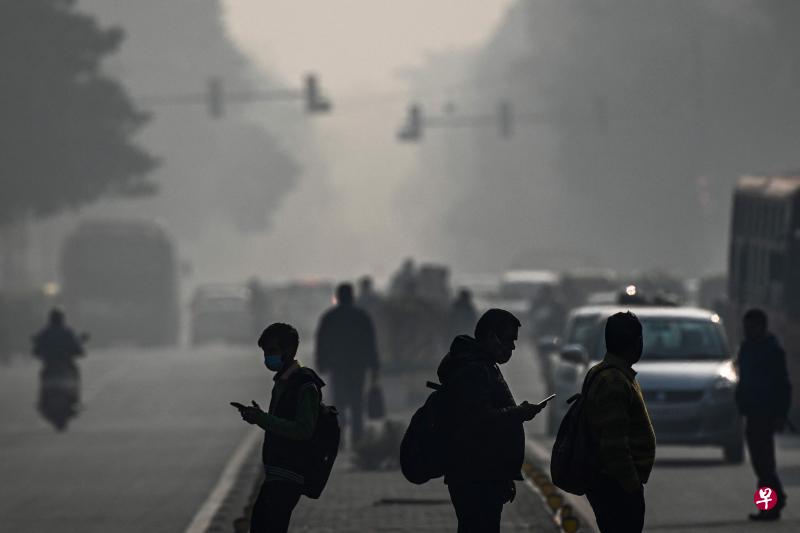 印度90%以上的人口生活在空气质量低于世界卫生组织标准的地区，燃煤电厂、工厂和车辆是主要污染源。（法新社档案照） 