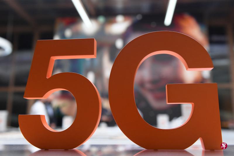 美国电信巨头AT&T和威瑞森定1月19日启用C波段5G服务。美国各大航空公司总裁警告，5G网络可能导致大量宽体飞机无法运作，“迫使成千上万的美国人滞留在海外”，使美国航班陷入“混乱”。（法新社） 