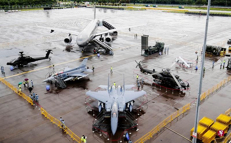 新加坡空军部队将在2022年新加坡航空展上展出F-16D+和F15SG型战斗机、阿帕奇直升机。（蔡家增摄） 