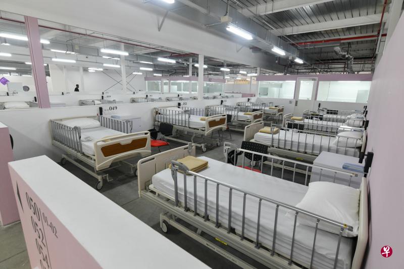 新加坡博览中心第九展厅的新冠病治疗设施2月14日开始投入运作，为儿童病患和看护者提供600张病床，另有224张病床预留给年长病患。（Constellar提供） 