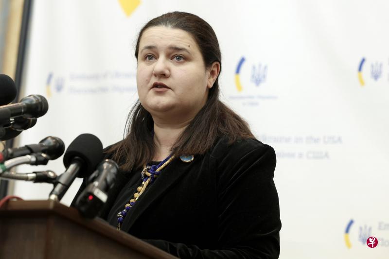 乌克兰驻美国大使马尔卡洛娃说，俄罗斯故意把攻击目标锁定乌克兰的一些民用设施和医院。乌克兰官员正在收集有关战争罪的证据，以便提交给国际刑事法院。（法新社） 
