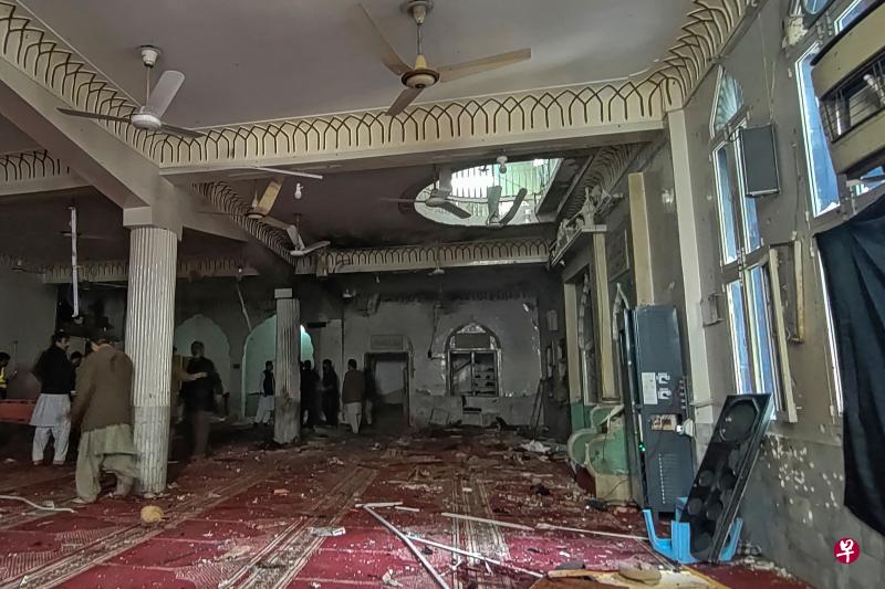 巴基斯坦西北部城市白沙瓦（Peshawar）的一座清真寺周五（3月4日）发生一起自杀式爆炸案，造成至少30人死，另有56人伤。（法新社） 