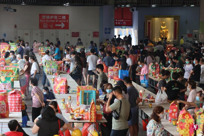 普觉禅寺今天预计有超过1万零800人到寺内祭祖。（梁麒麟摄） 