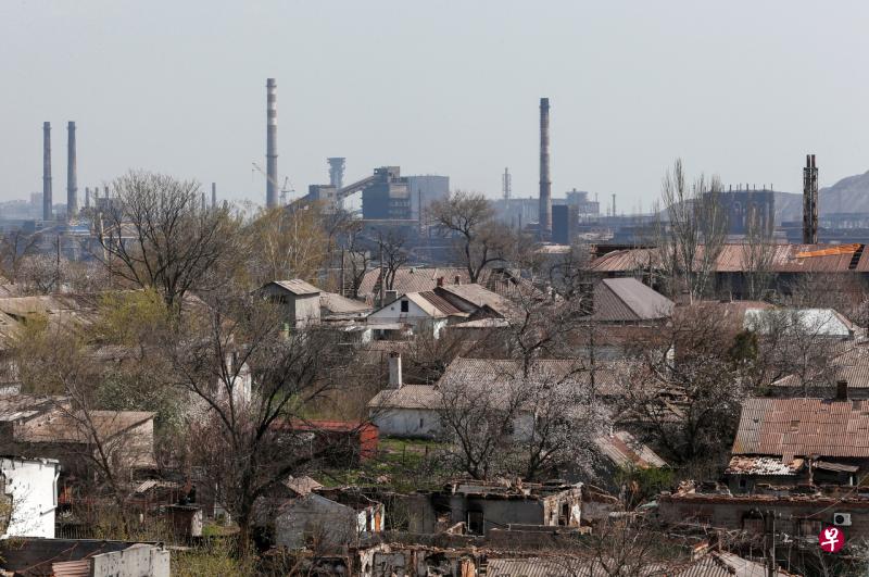 马里乌波尔市议会称，还有约1000个平民躲在亚速钢铁厂内。（路透社） 