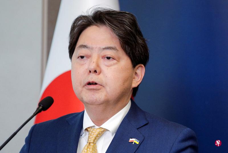 日本外交部长林芳正周五在内阁会议上报告了2022年版的外交蓝皮书。（路透社档案照） 