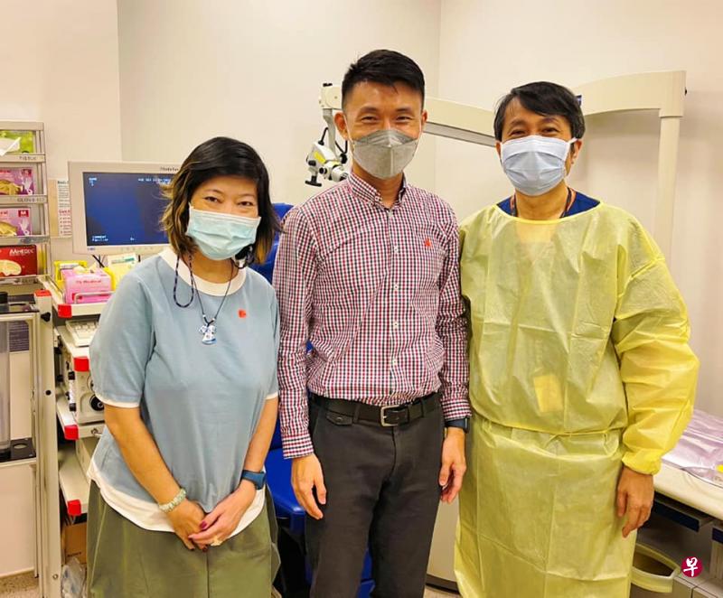 马炎庆（中）今早（4月22日）在面簿贴文透露，他的核磁共振成像（MRI）扫描结果和验血报告昨天出炉，鼻内的肿瘤已经消失。（取自马炎庆面簿） 