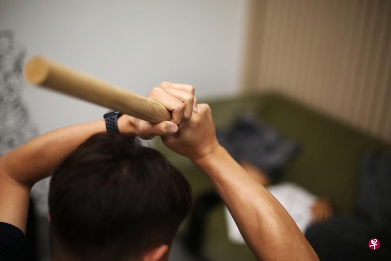 客工受挑衅失去理智，用木棍把一人打至脸部骨折、脑出血。（档案示意图） 