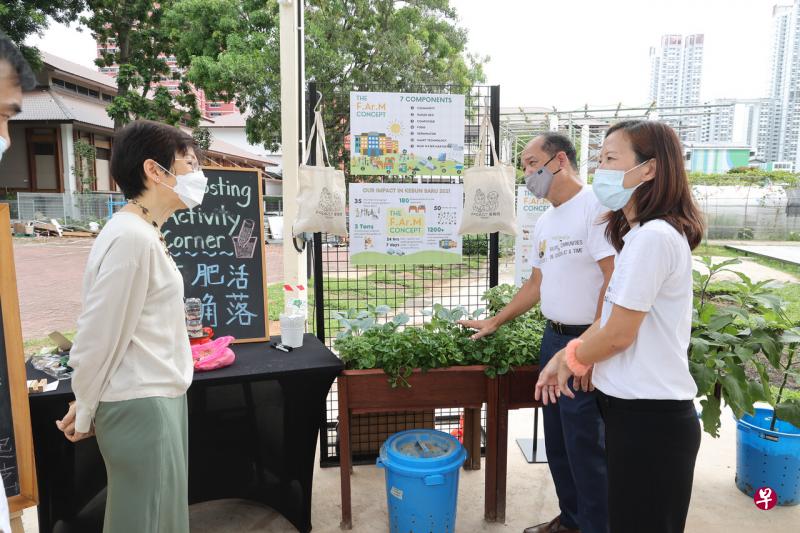 永续发展与环境部长傅海燕（左）今早参观在社会企业City Sprouts的永续中心。（唐家鸿摄） 