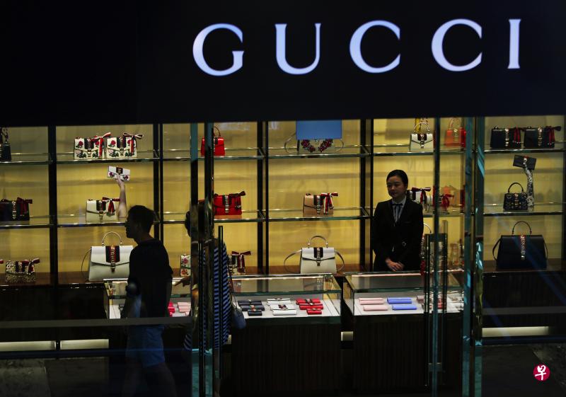 古驰计划让美国分店接受10种加密货币，包括：比特币、以太币、狗狗币、柴犬币、莱特币，以及另外五个和美元挂钩的稳定币，作为店内交易付款的方式之一。（档案照片） 