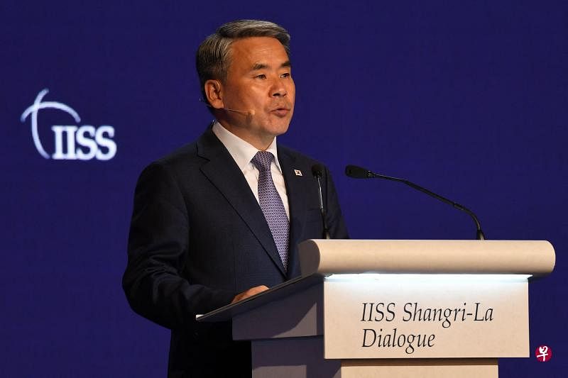 韩国防长李钟燮说，韩国将大幅提升国防能力，并与美国密切合作，以应对朝鲜的核威胁和导弹威胁。（法新社） 