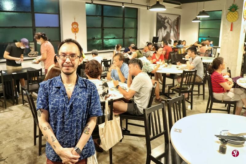 第三代经营者邓伟亮。（徐颖荃摄） 