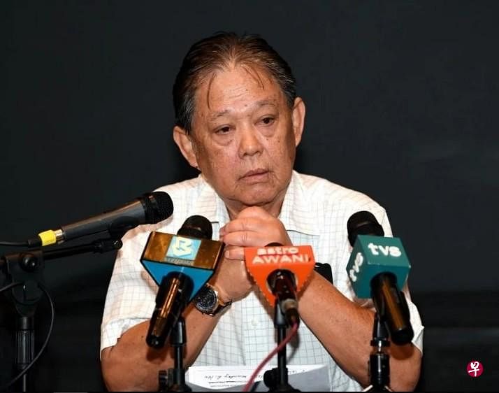 马国前旅游部长莫哈末丁可达比七个月前从沙巴民兴党跳槽加入土著团结党后，今天在记者会宣布退出土团党。（东方日报） 